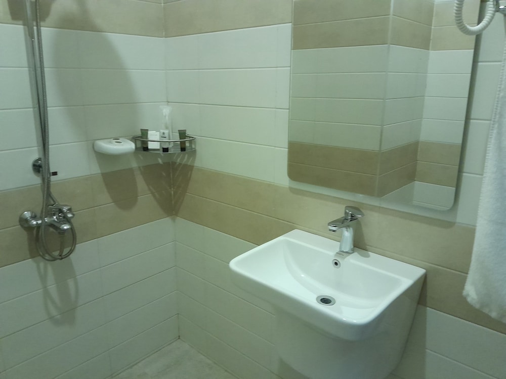Deluxe Double Room, 1 Queen Bed, City View photo 2