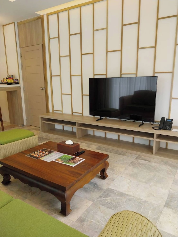 New 1 Bedroom Junior Suite - Photo 19