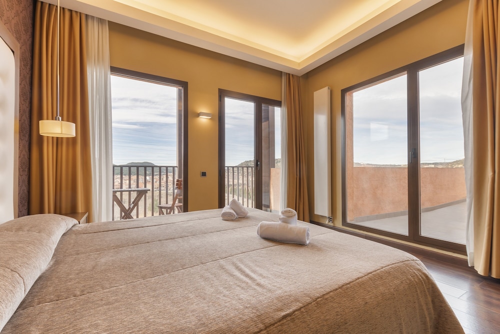 Standard Double or Twin Room - Photo 8