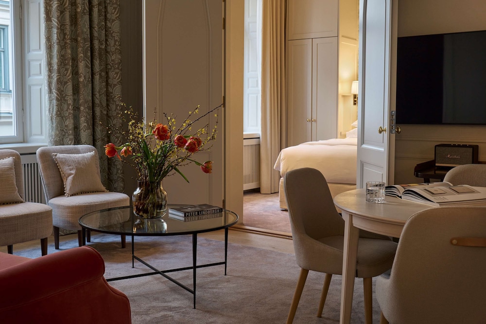 Master Suite thumbnail 5