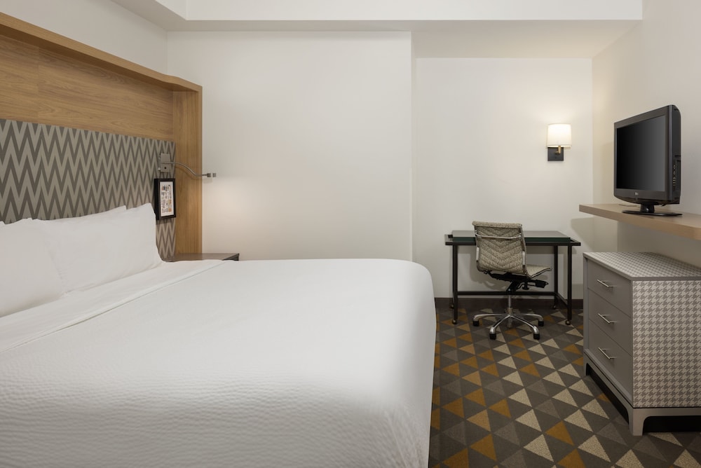 Suite, 1 Bedroom, Courtyard View photo 3