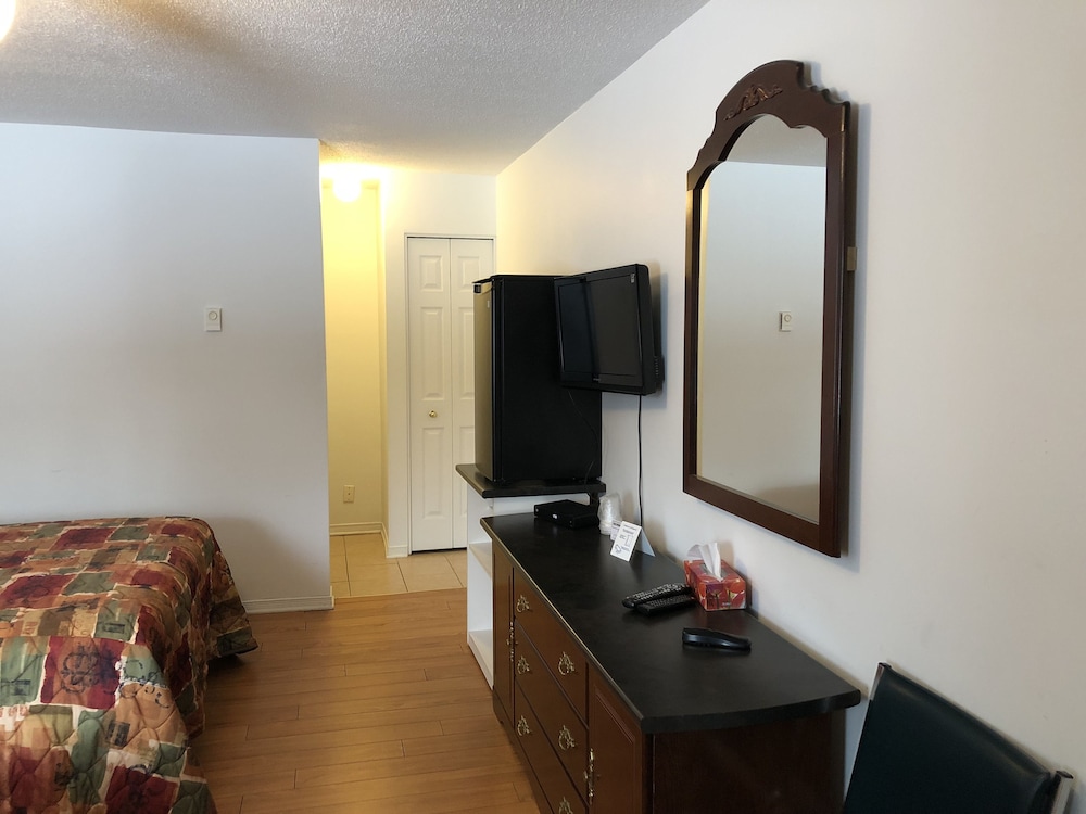 Room, 2 Queen Beds photo 3
