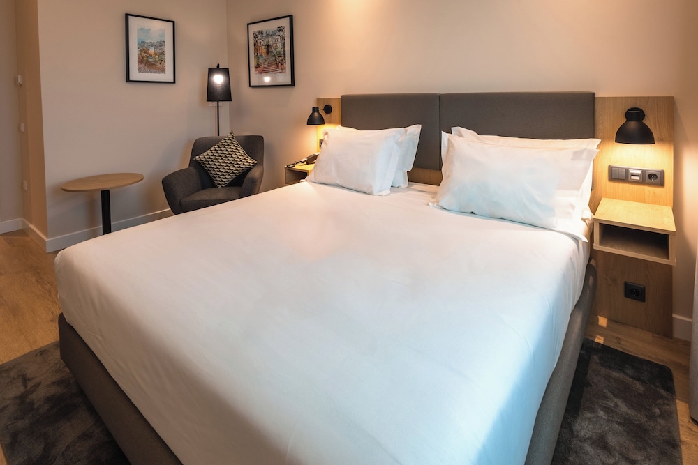 Suite, 1 Bedroom - Photo 2