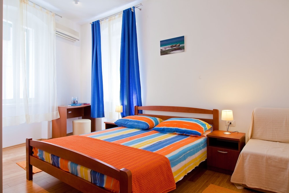 Apartment, 2 Bedrooms - Photo 1