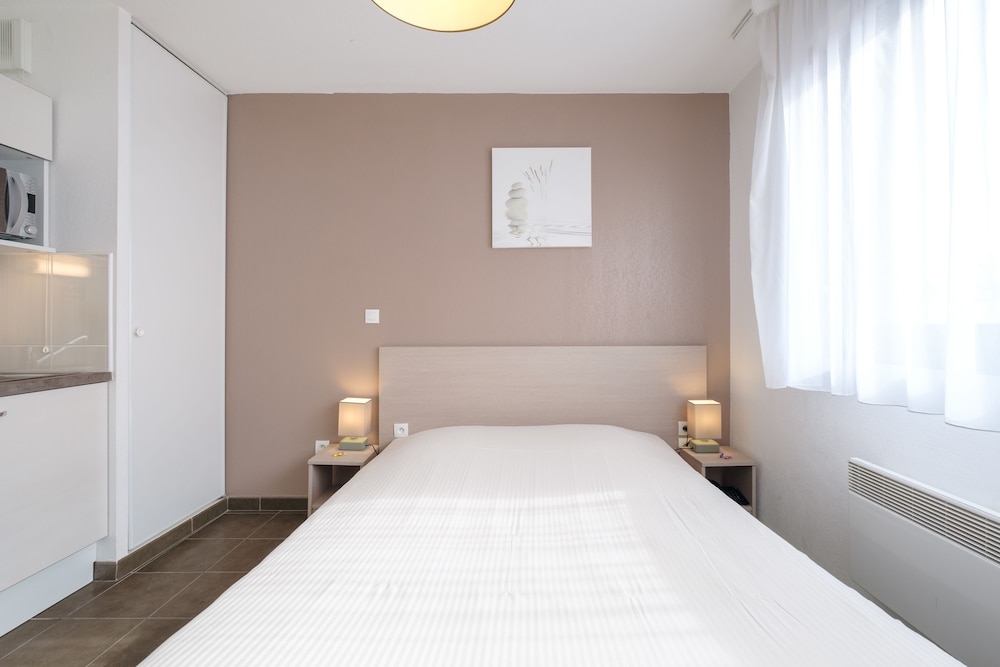 Standard Studio, 1 Queen Bed - Photo 5
