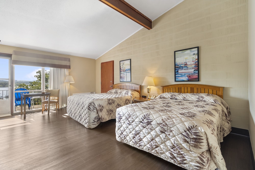 Standard Room, 2 Queen Beds, Lake View photo 1