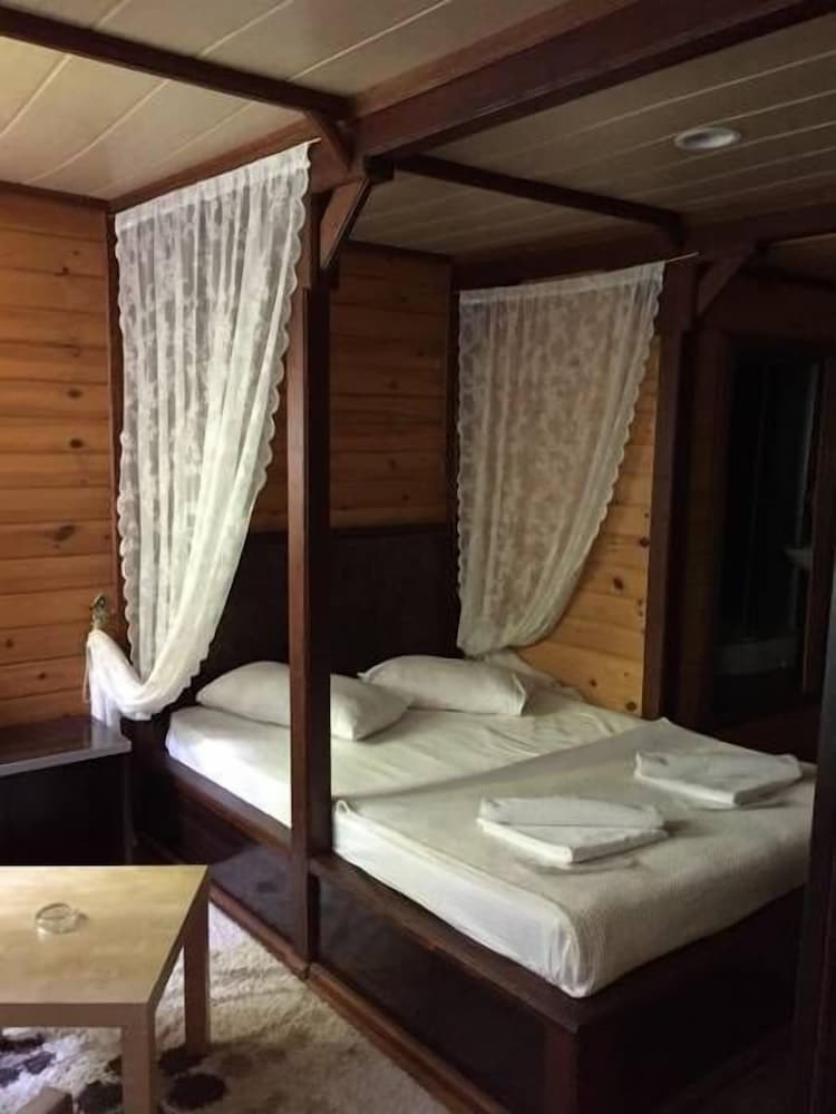 Standard Double Room Single Use photo 3