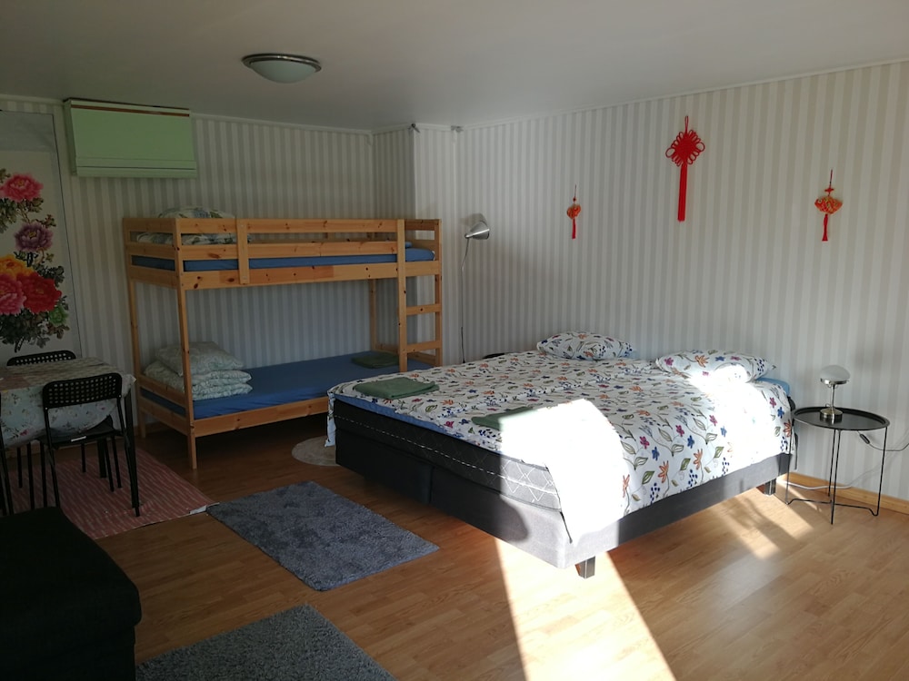 Room (4) photo 1