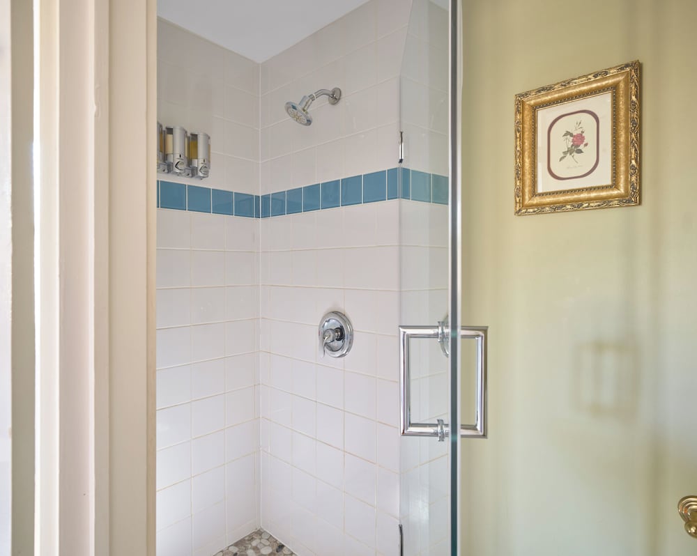 Monomoy Light Room photo 3
