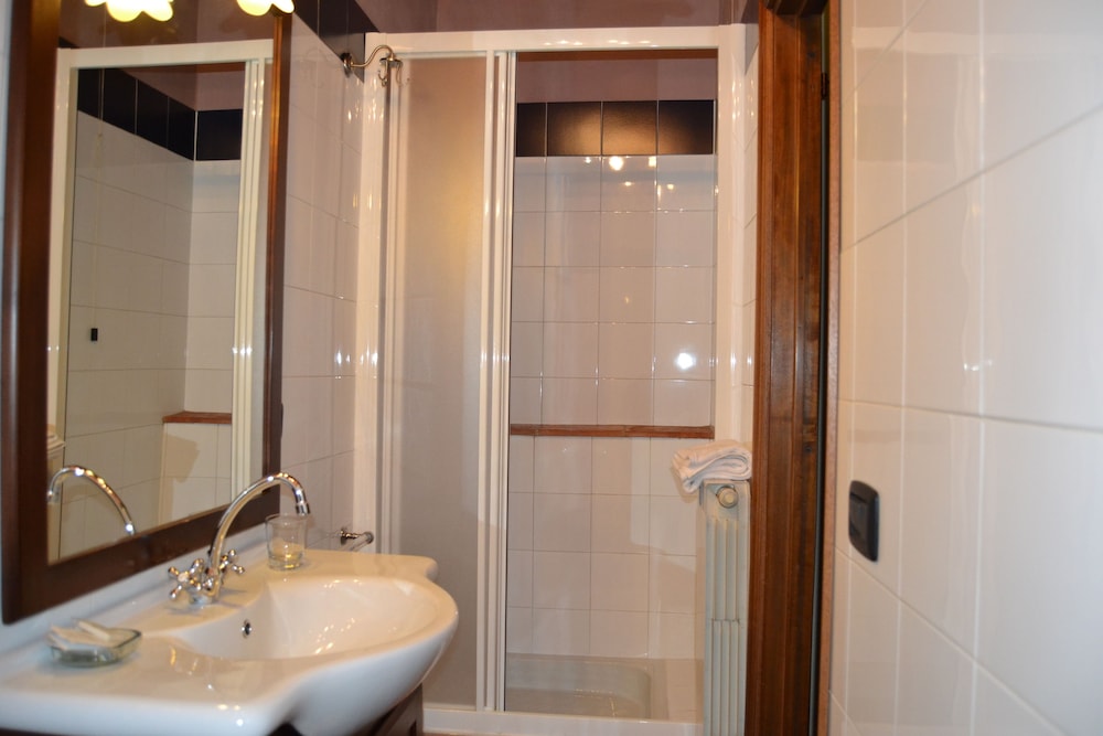 Twin Room (Gold Suite) photo 2