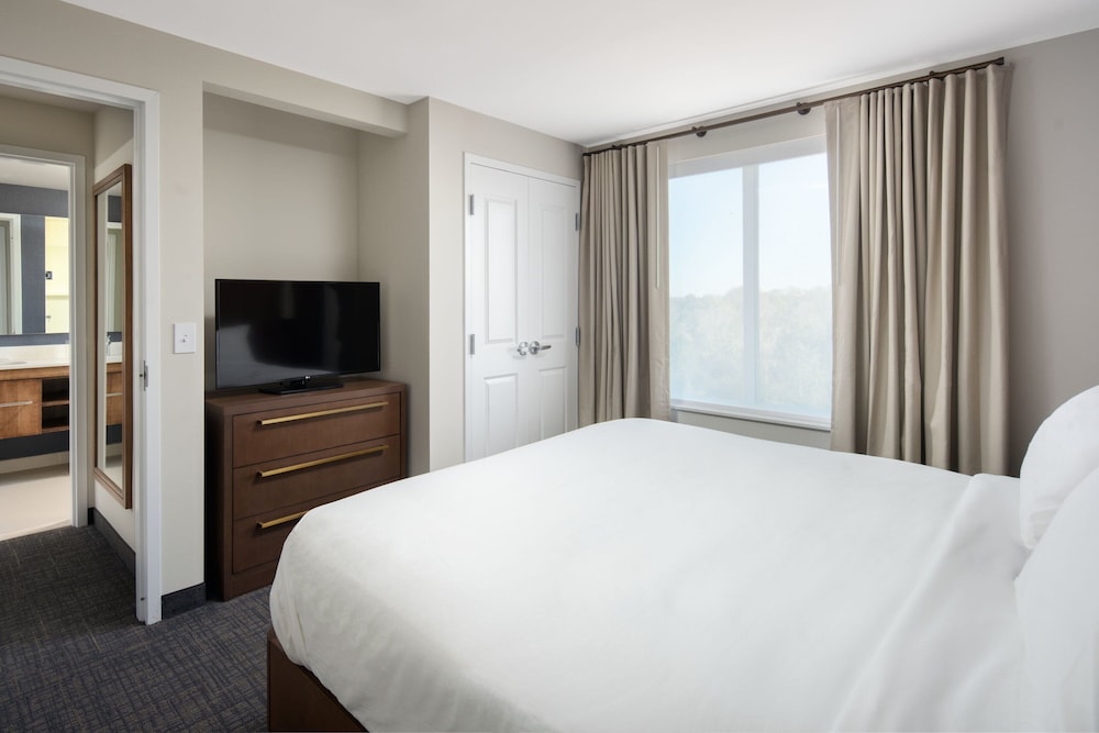 Suite, 1 Double Bed (Mobility/Hearing Accessible, Tub) photo 3