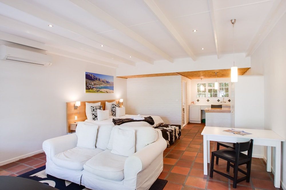 Comfort Suite, 1 King Bed photo 1