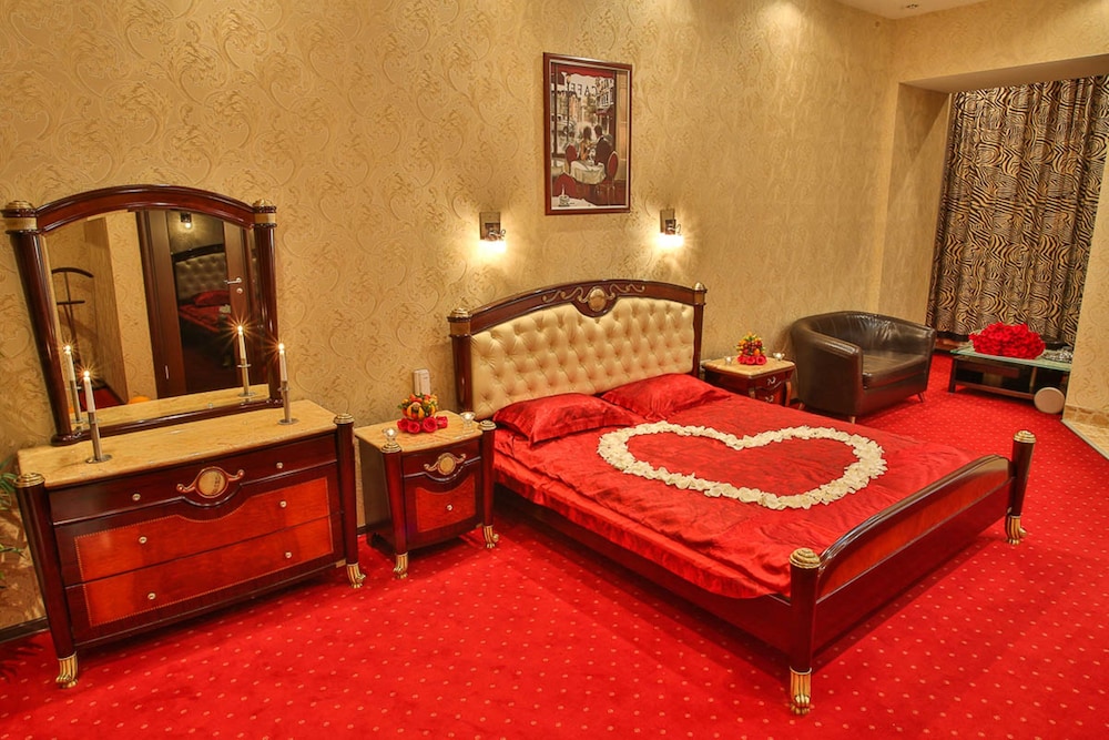 Suite, Jetted Tub