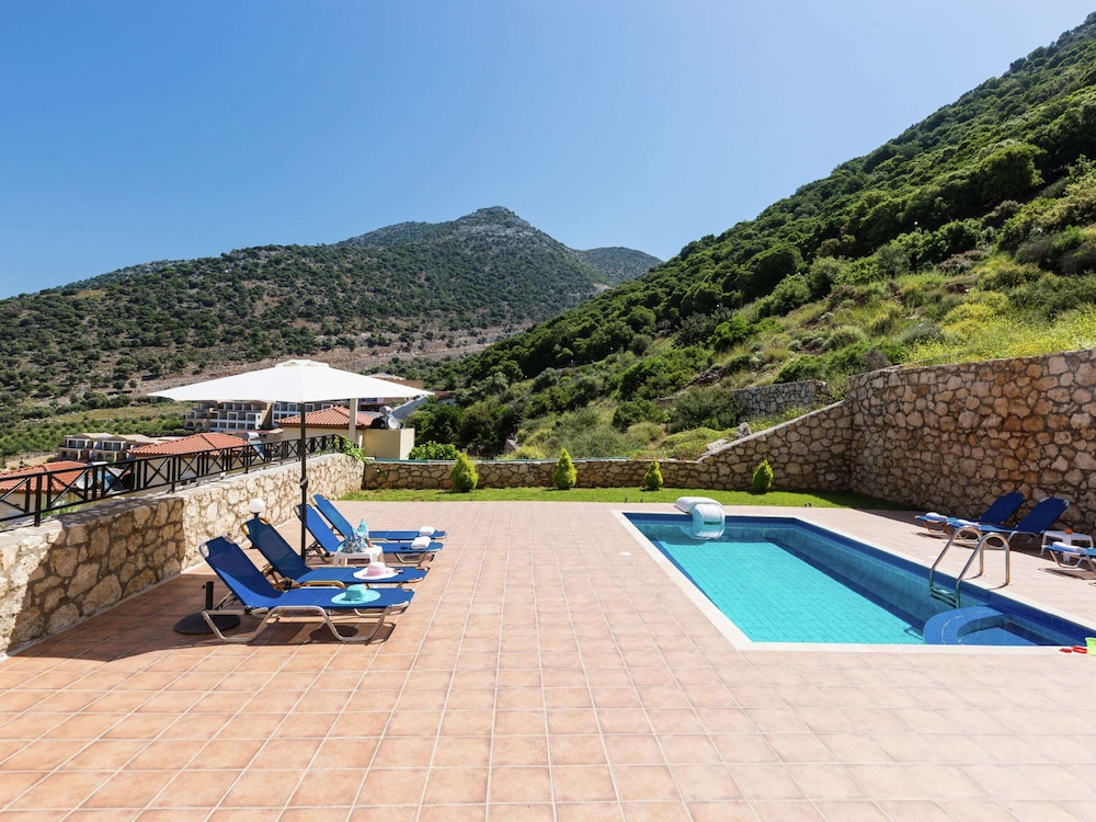 Villa photo 1