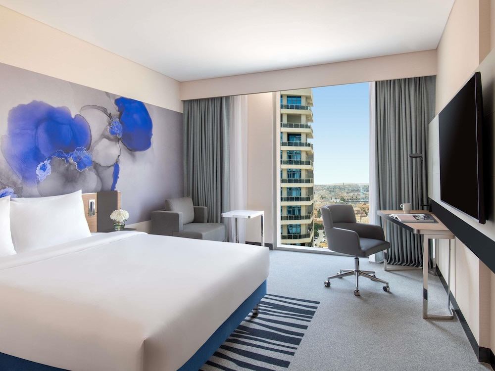 Superior Room, 1 King Bed photo 2