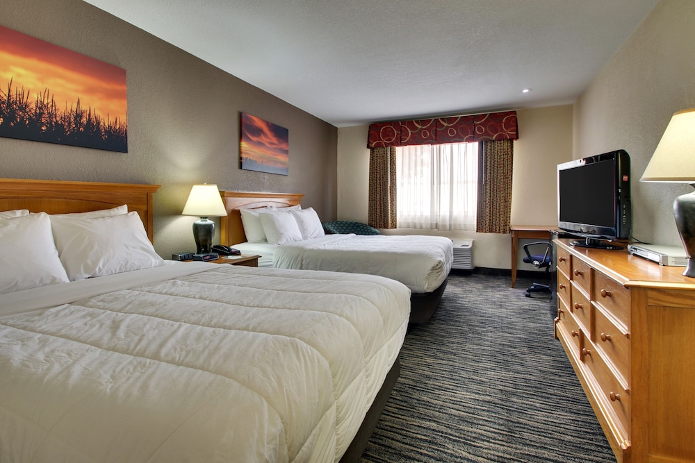 Standard Room, 2 Queen Beds (Double Queen Room) photo 3