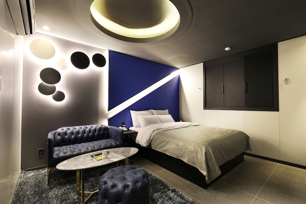Standard Double Room - Photo 17
