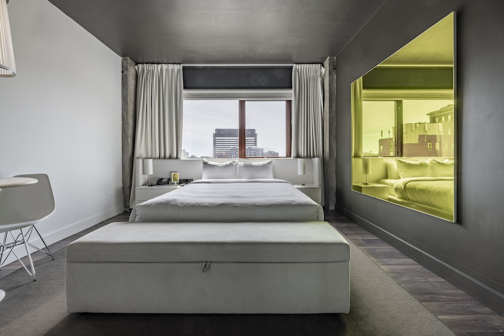 Standard Room, 1 Queen Bed (Pop) - Photo 4