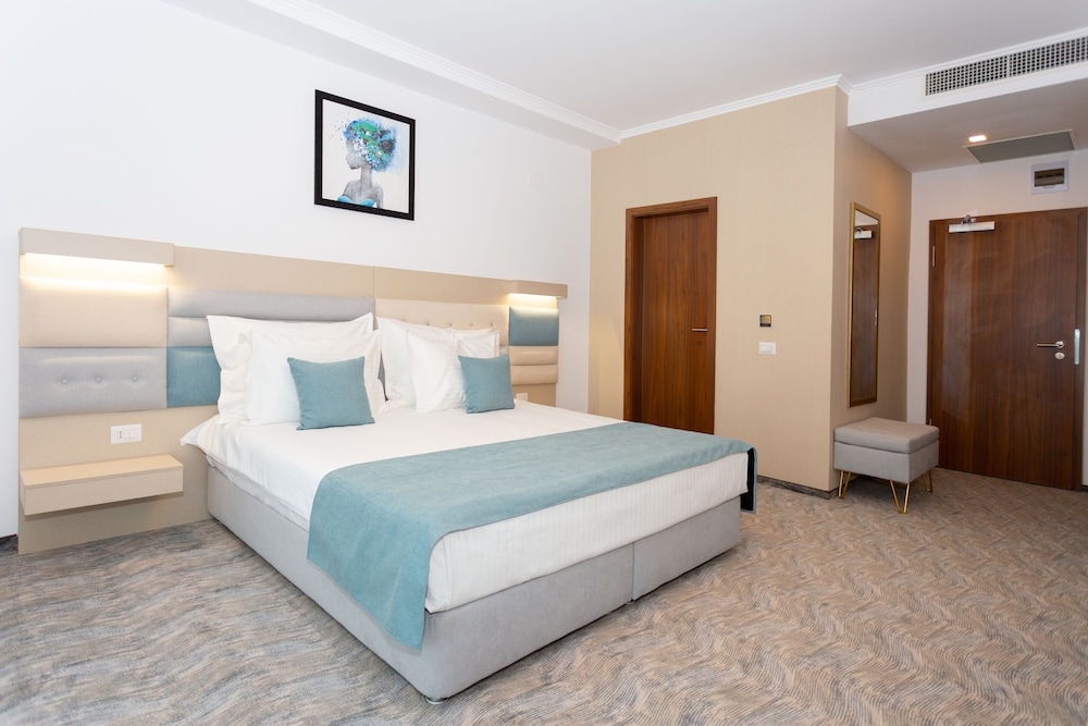 Deluxe Double Room, 1 King Bed photo 2