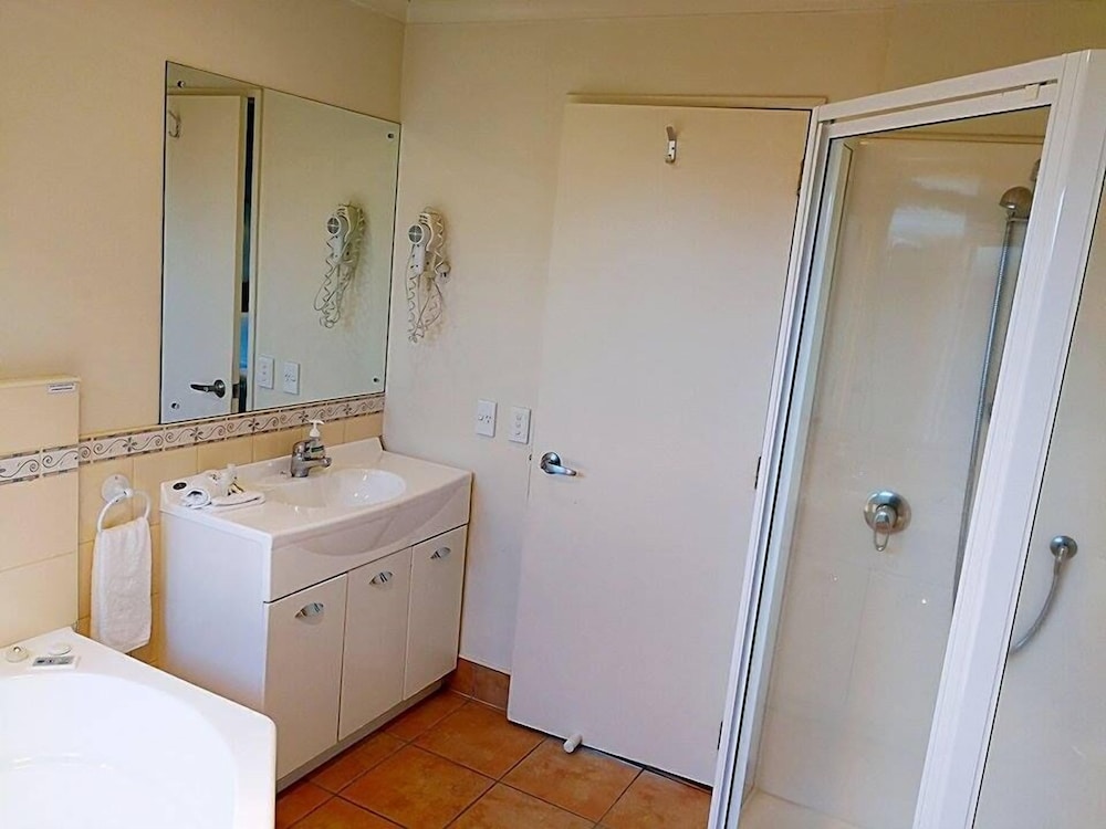 Deluxe Suite with Spa Bath photo 3