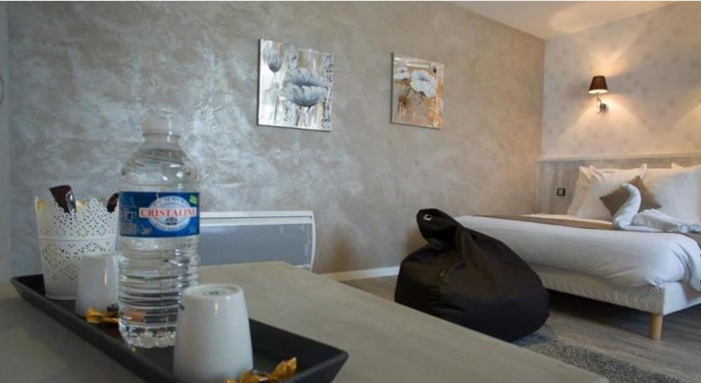 Quadruple Room, 2 Queen Beds, Non Smoking photo 2