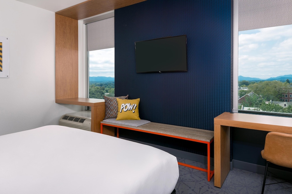 aloft, Traditional Room, 1 King Bed, Mountain View - Photo 1