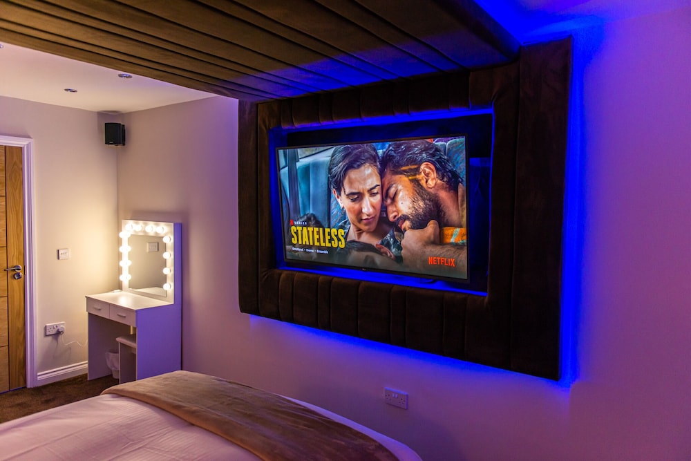 Executive Apartment, Accessible, Private Bathroom (Jacuzzi - Apartment 1) - Photo 25