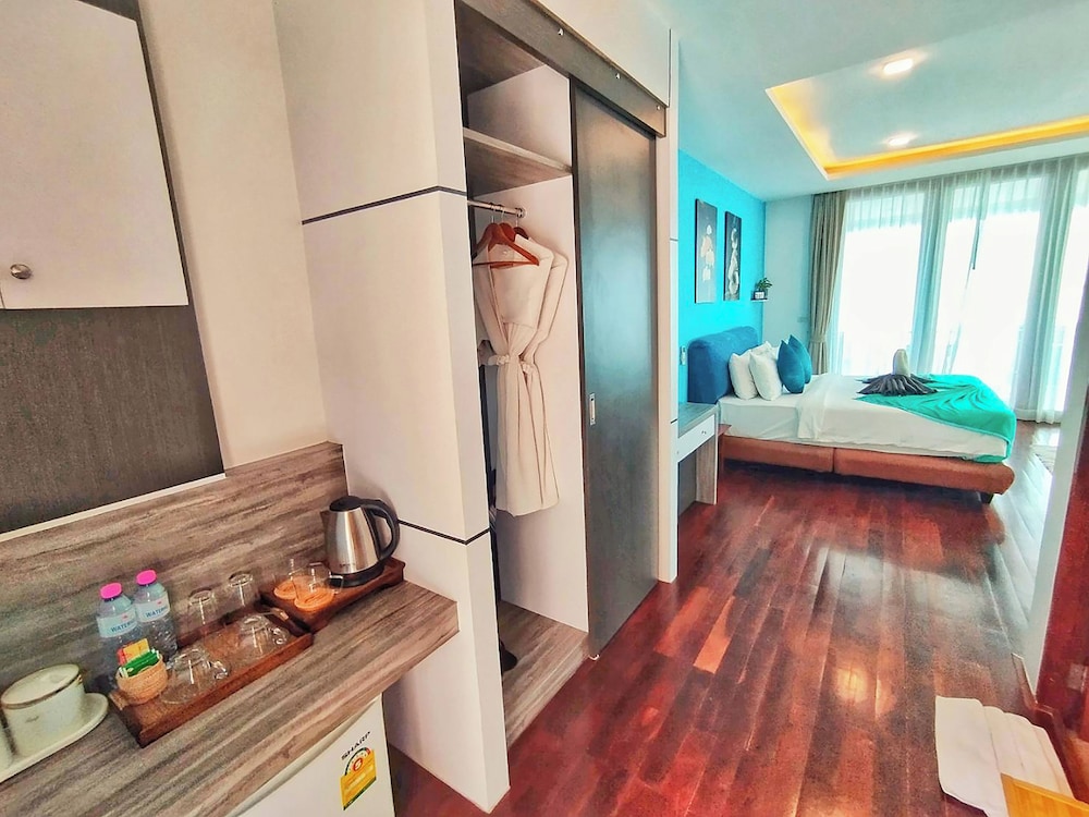 Deluxe Room with Ocean View and Jacuzzi - Photo 3