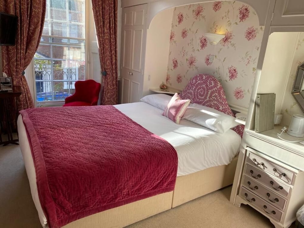 Classic Double Room, Ensuite (Cozy Small Double) photo 2