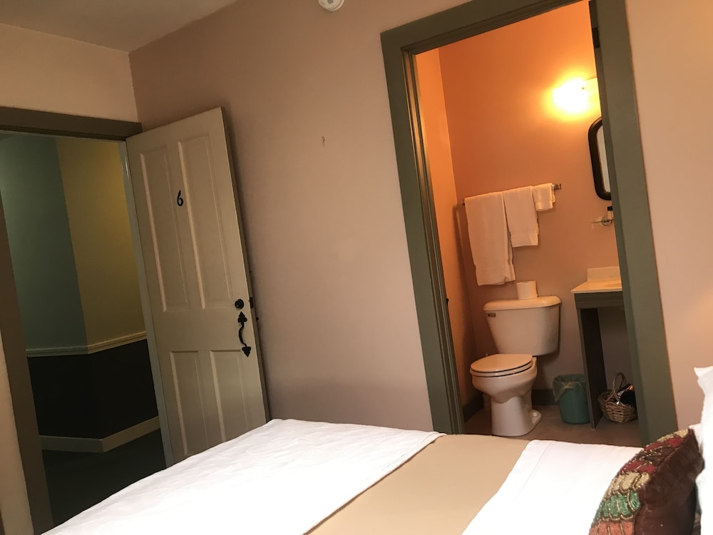 Room 6 photo 2