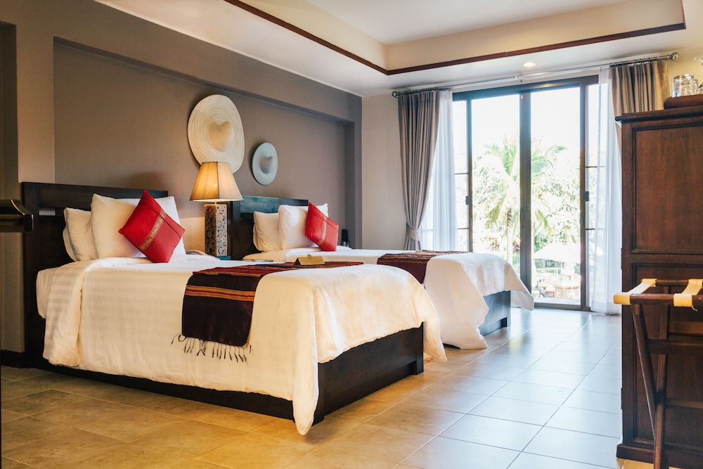 Twin Room with Pool View photo 2