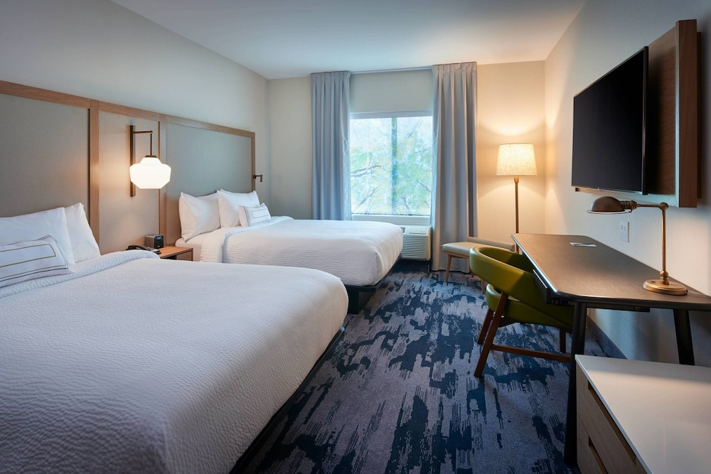 Room, 2 Queen Beds (Mobility/Hearing Access, Roll-In Shwr) photo 2