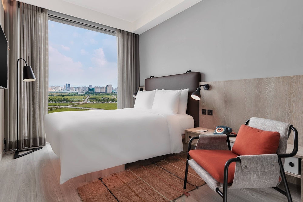 Standard Room, 1 Queen Bed - Photo 1