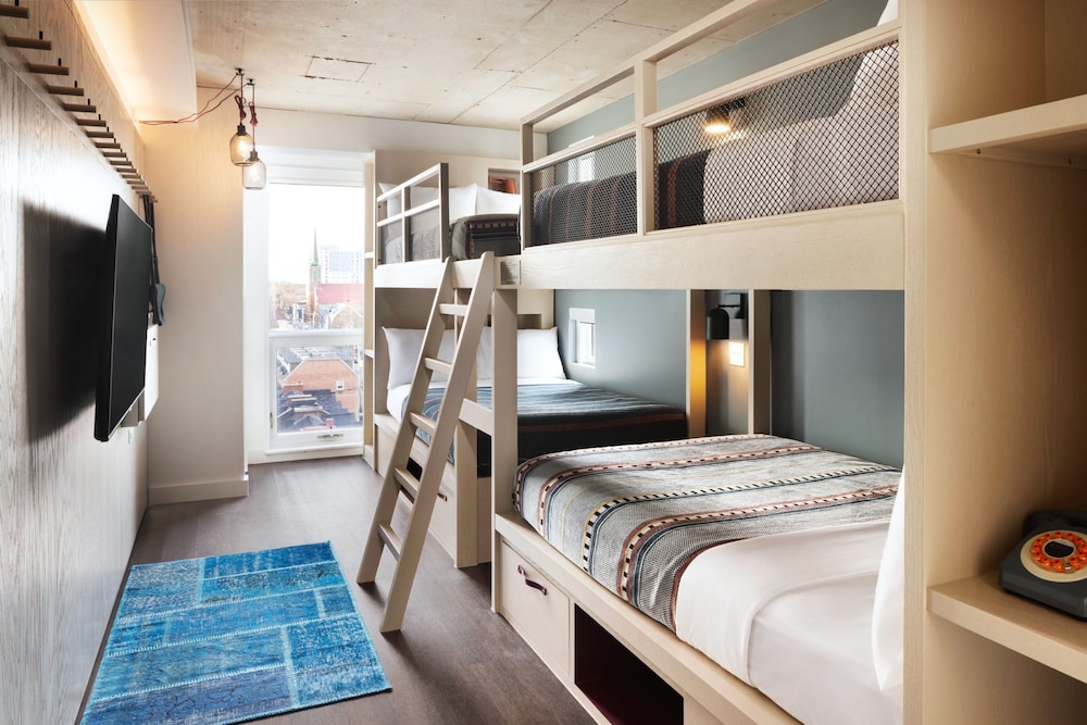 Room, Multiple Beds