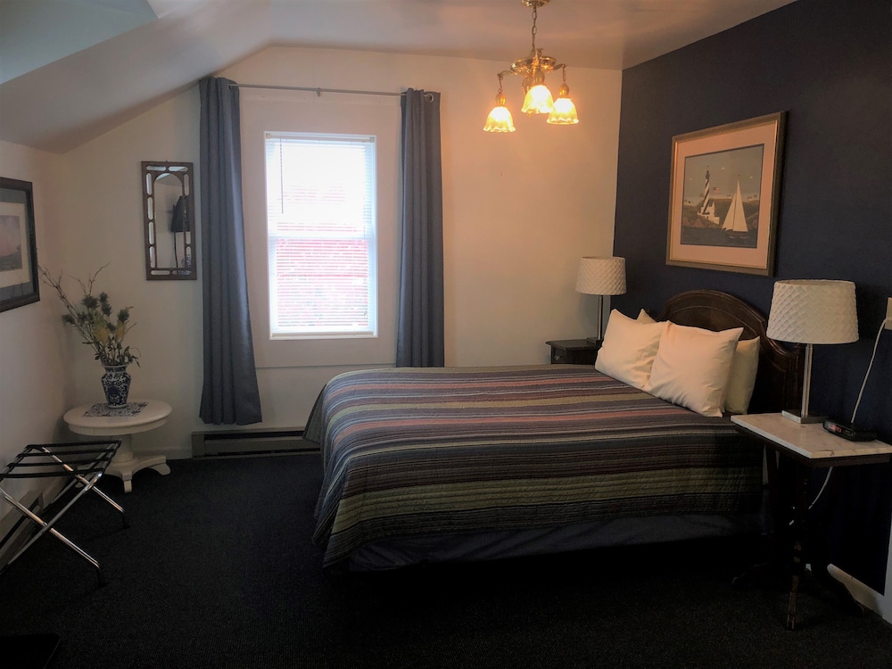 Double Room, Ensuite, Lake View (Private Deck, Non-ADA)