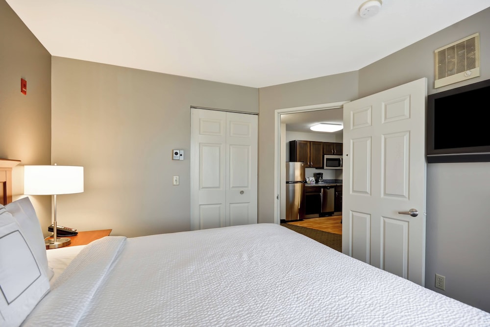 Suite, 1 Bedroom - Photo 2