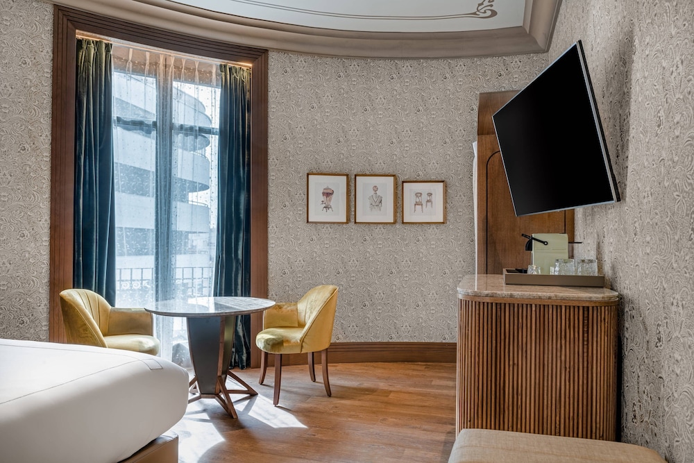 Premium Room, 1 King Bed, City View