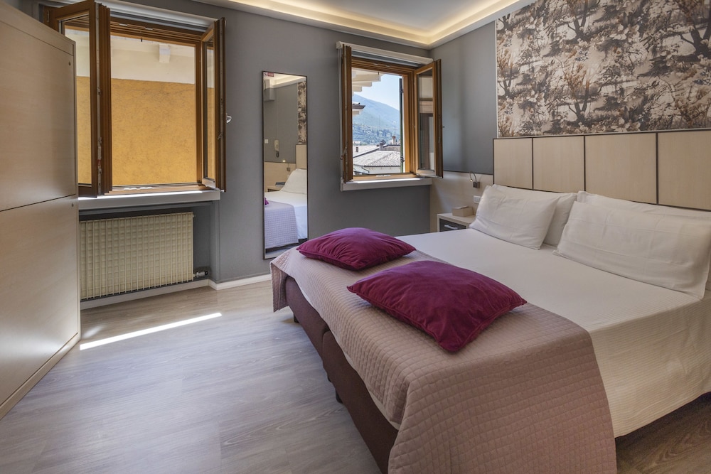 Double or Twin Room photo 2