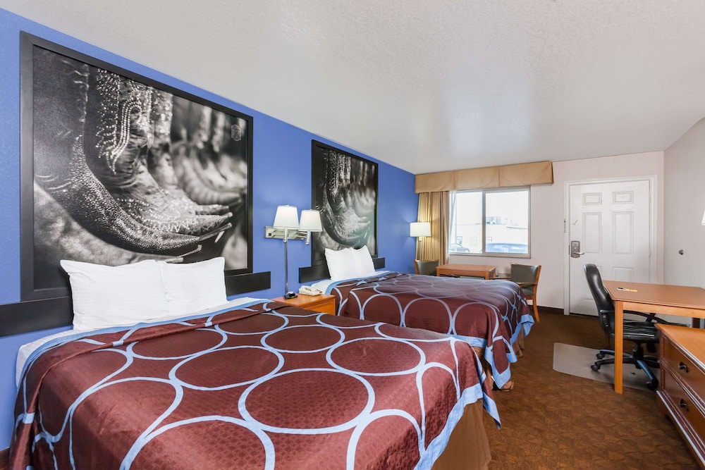 Room, 2 Queen Beds, Non Smoking