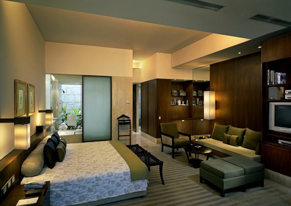 Room, 1 King Bed, Garden View - Photo 1