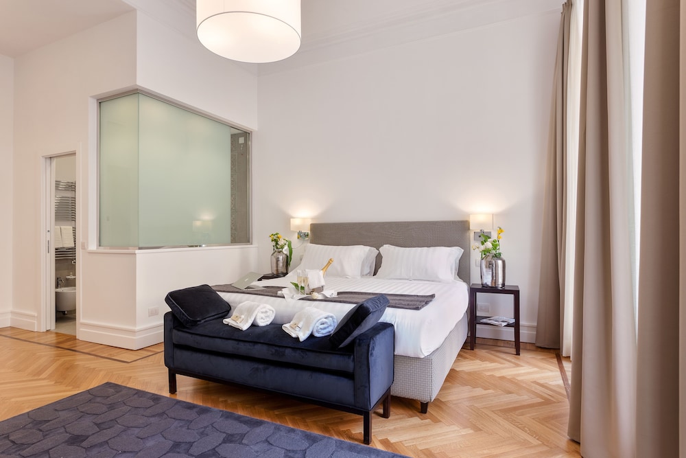 Deluxe Suite, 1 Bedroom, Balcony photo 1