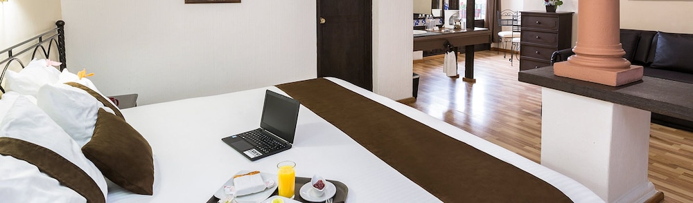Junior Suite, 1 King Bed - Photo 1