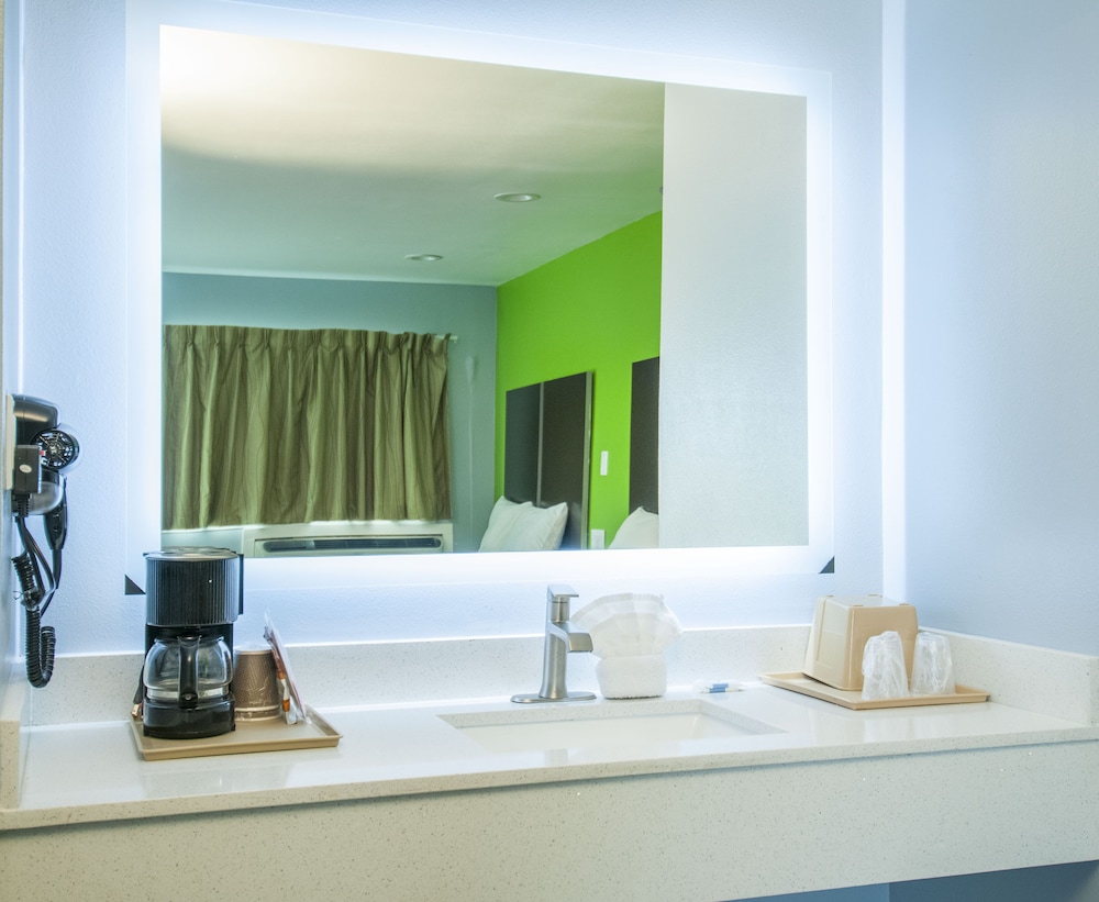 Standard Room, Smoking