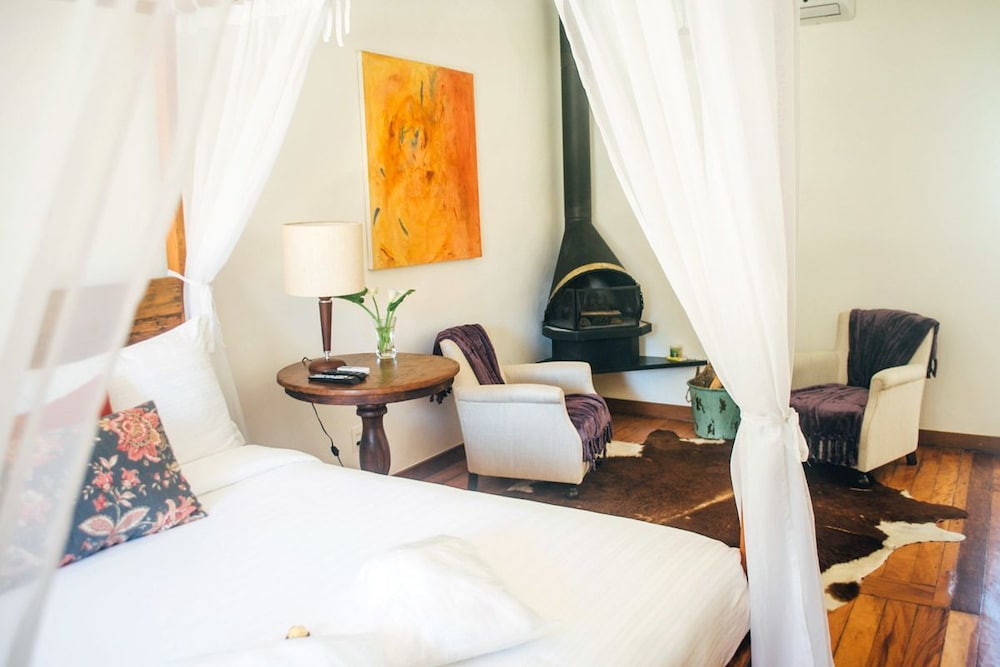 Honeymoon Studio, 1 King Bed, Jetted Tub, Pool View