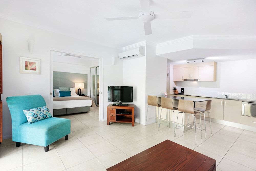 Room, 1 Bedroom (Swim Out) - Photo 3