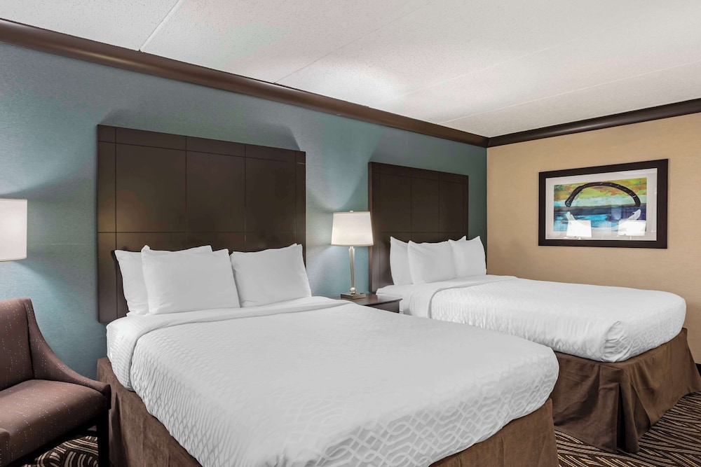 Standard Room, 2 Queen Beds, Refrigerator & Microwave, Courtyard Area photo 2