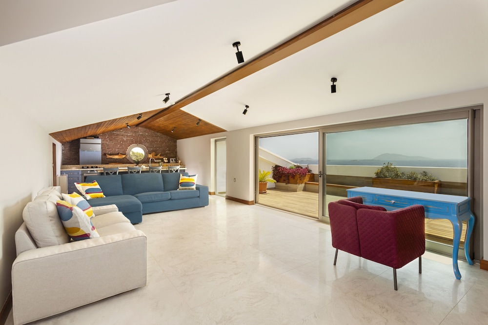 Panoramic Loft, Jetted Tub, Sea View