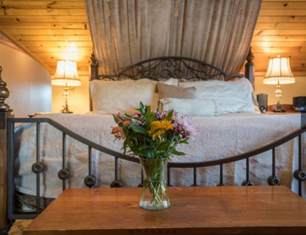 Suite, Non Smoking, Private Bathroom (Master Suite)