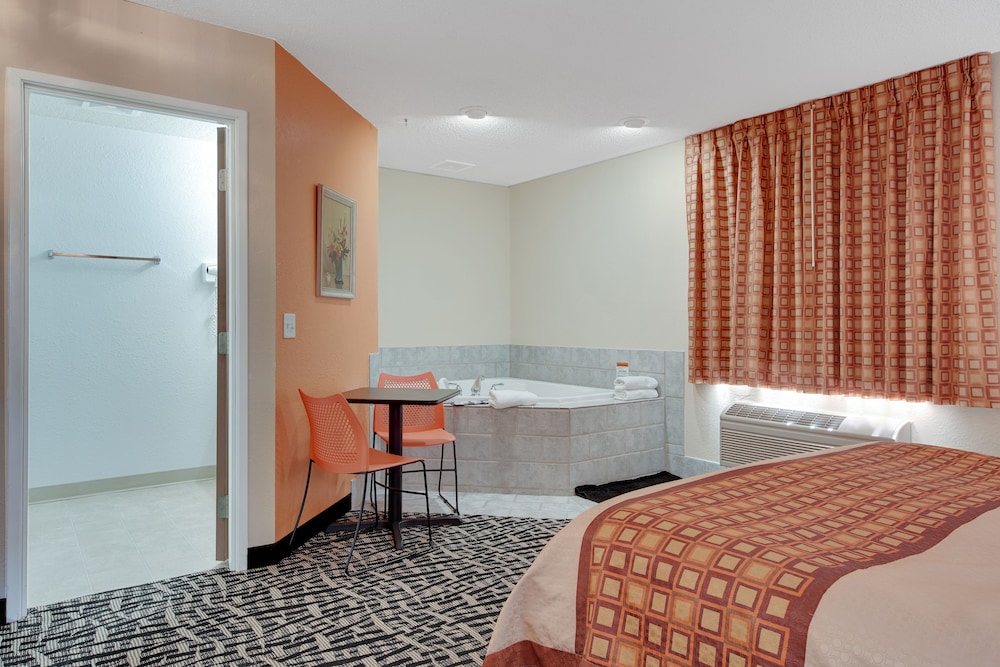 Suite, 1 King Bed, Non Smoking, Jetted Tub photo 1