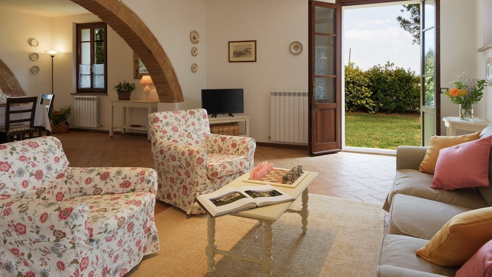 Villa photo 1